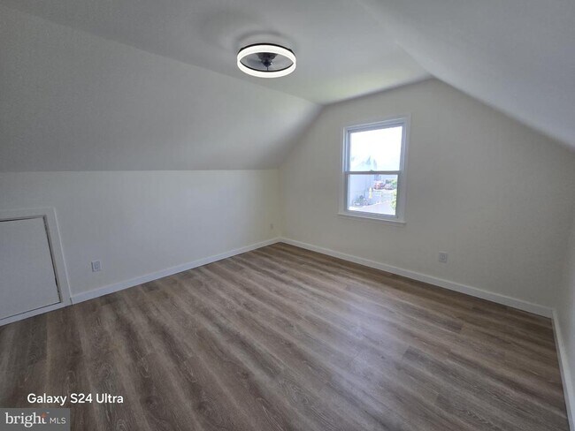 Building Photo - 18 Brookfield Dr