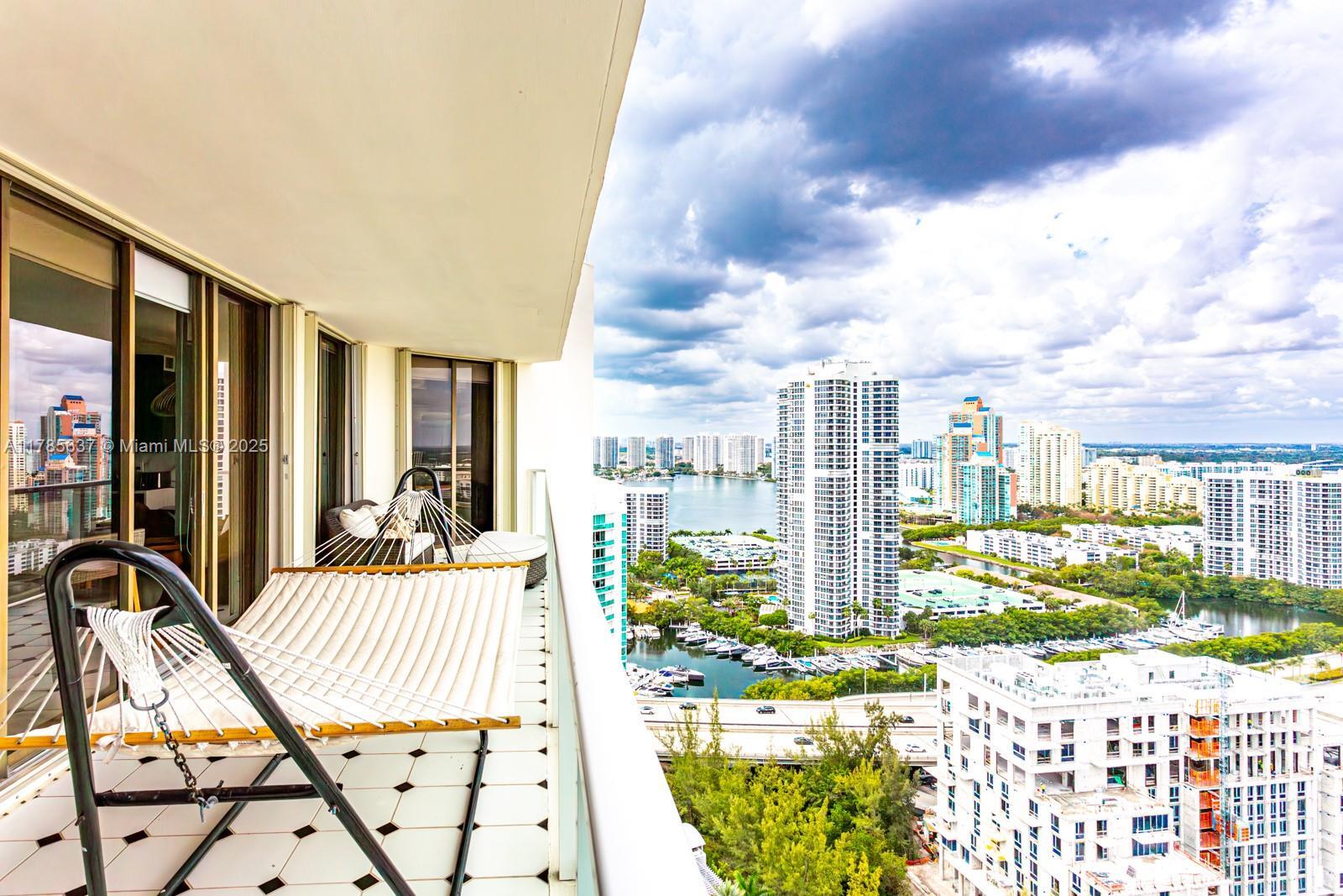 Building Photo - 19500 Turnberry Way