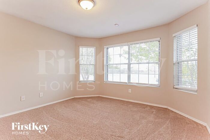 Building Photo - 229 Silver Spur Dr