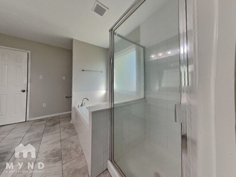 Building Photo - 275 Indian Falls S