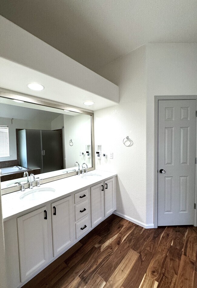 Building Photo - 8359 Liverpool Cir