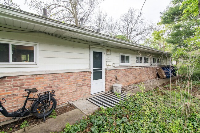 Building Photo - 413 S Revena Blvd