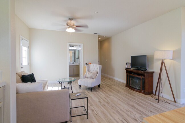 Building Photo - 171 Fennel Ct