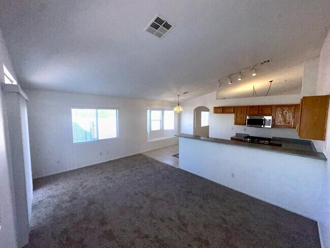 Building Photo - 550 Sparrow Gull Ct