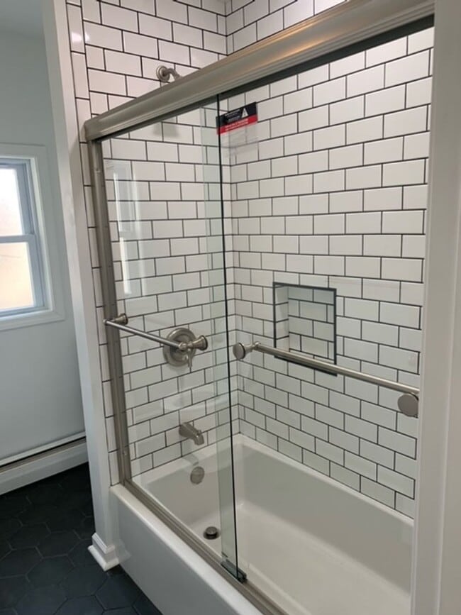 Building Photo - Beautiful 2 bedroom 2 bathroom home in the heart of Bloomfield.