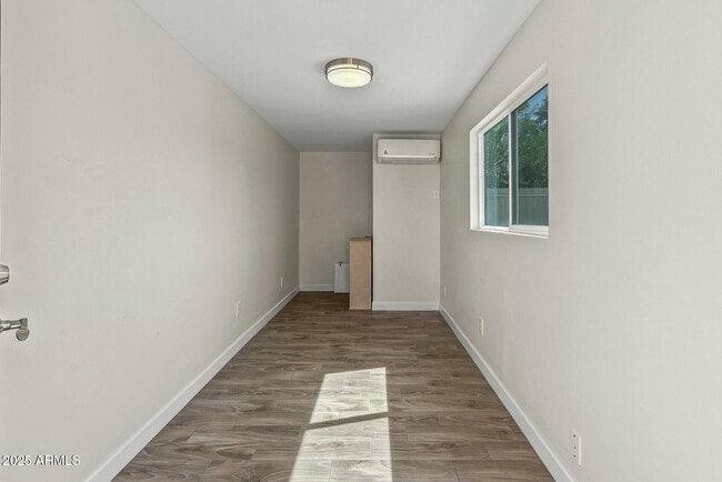 Building Photo - 5247 N 8th Pl