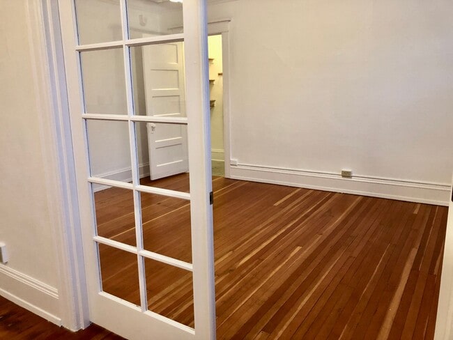 Building Photo - Cozy Nob Hill 1bd - Walk Everywhere! Gas Fireplace, Bonus Storage, Most Utilities Included!