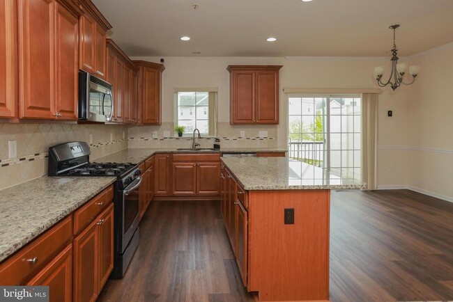 Building Photo - 7954 Blue Stream Dr