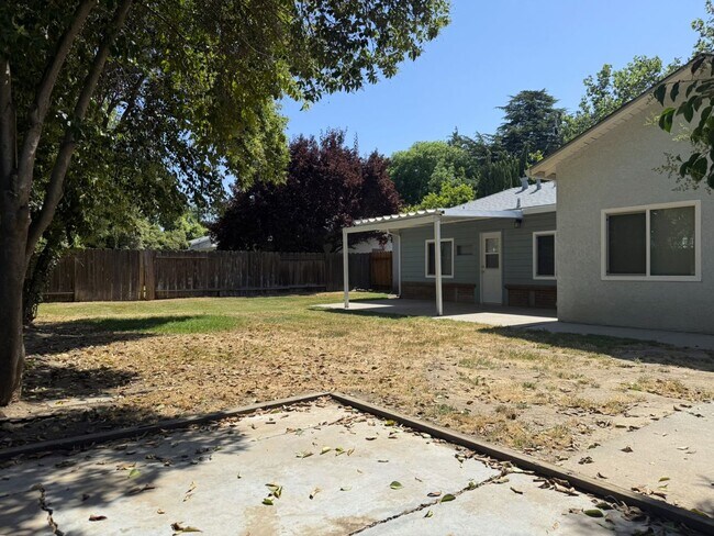 Building Photo - Charming and newly upgraded home. AVAILABL...