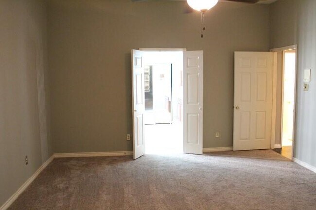 Building Photo - 1013 Stone Gate Dr