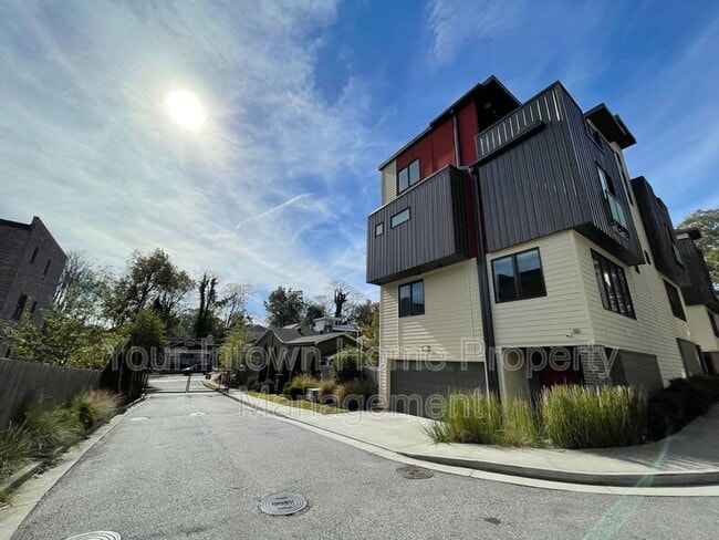 Building Photo - 504 Rankin St NE