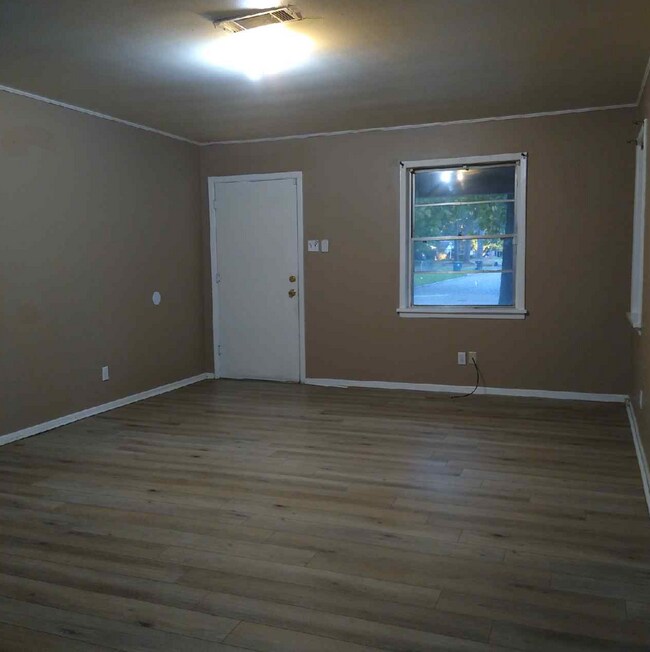 Building Photo - 2707 Fort Miro Ave