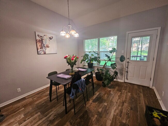 Building Photo - 105 Kathryn Cove