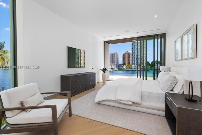 Building Photo - 503 Palm Dr