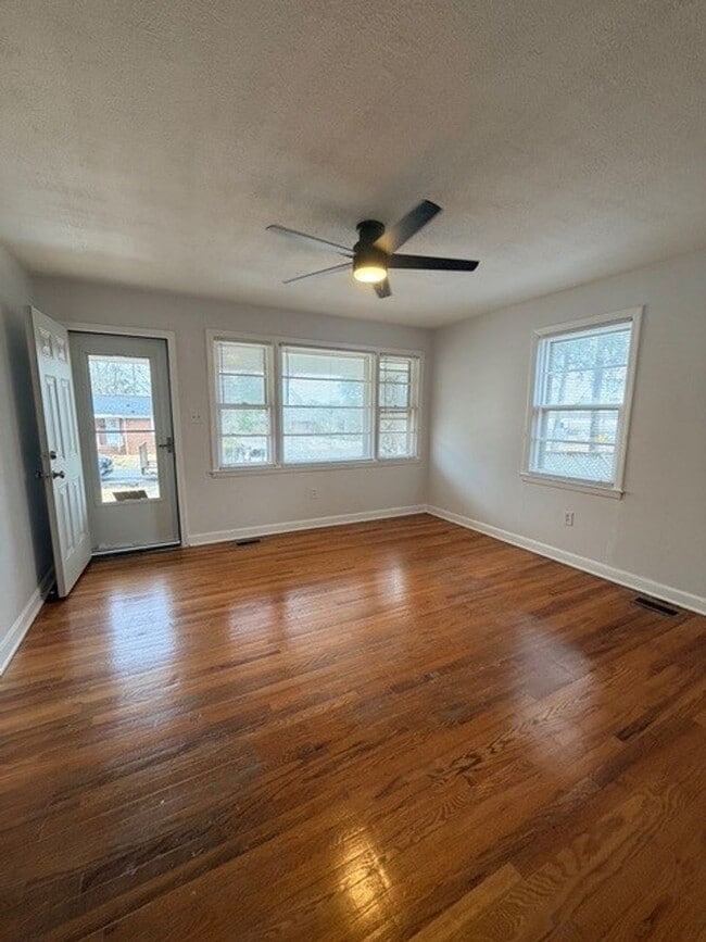 Building Photo - 1318 Lincoln Ave