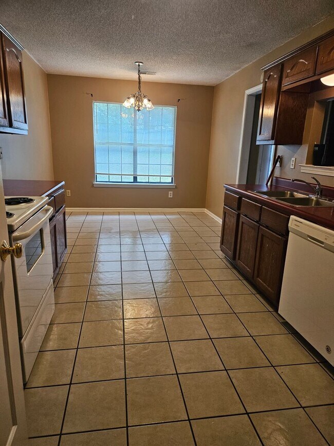 Building Photo - Under Repair