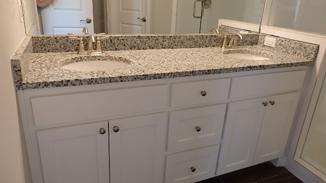 Master Bath has Double Vanity - 4928 villas drive