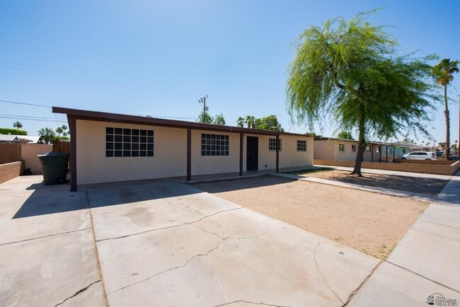Building Photo - 2645 S Nogales Ave