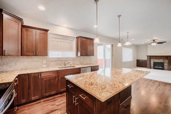 Building Photo - Amazing 4bed/2.5bath with Den in Kent, WA!