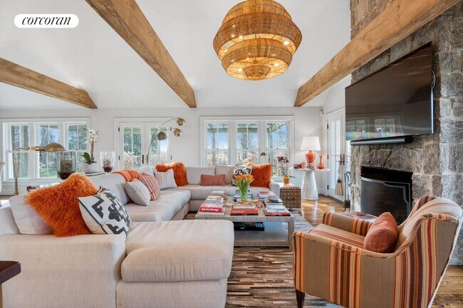 Building Photo - 245 Narrow Ln E