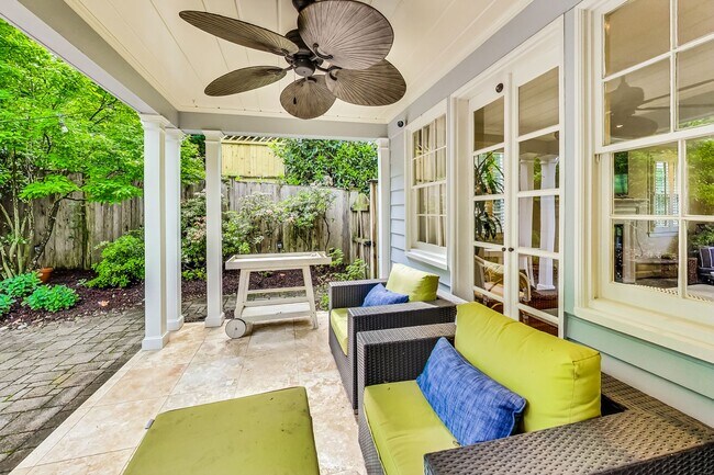 Building Photo - COMING SOON - Stunning 4 bed + 2 full & 2 1/2 bath Classic in NW DC