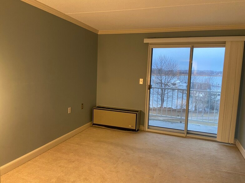 Building Photo - 200 Cove Way
