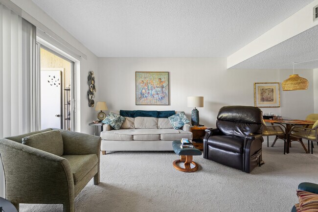 Building Photo - 18081 SE Country Club Dr