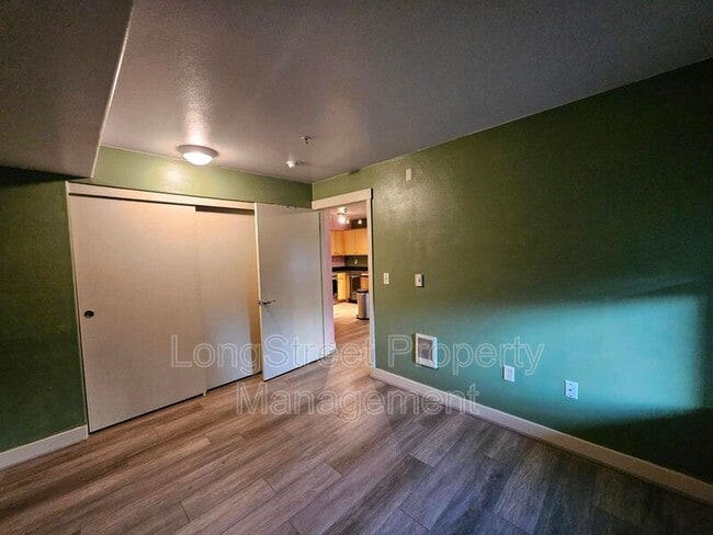 Building Photo - 9837 NE Irving St