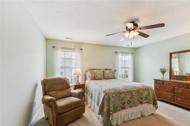 Building Photo - 299 Azalea Cir
