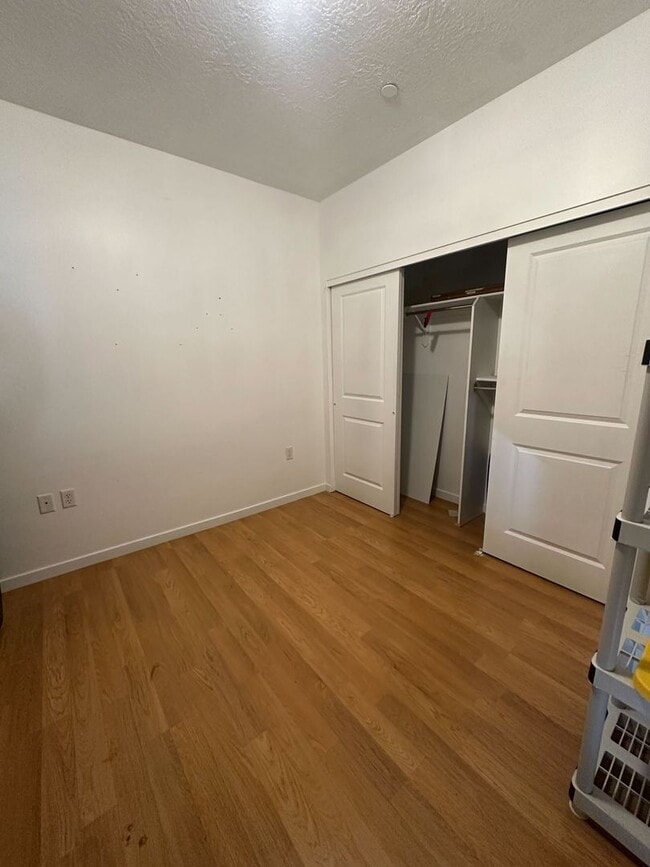 Building Photo - Beautiful 2BR Condo in Gated Community Near TRAX
