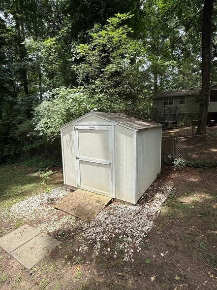 Building Photo - 2372 Lakewood Dr NW