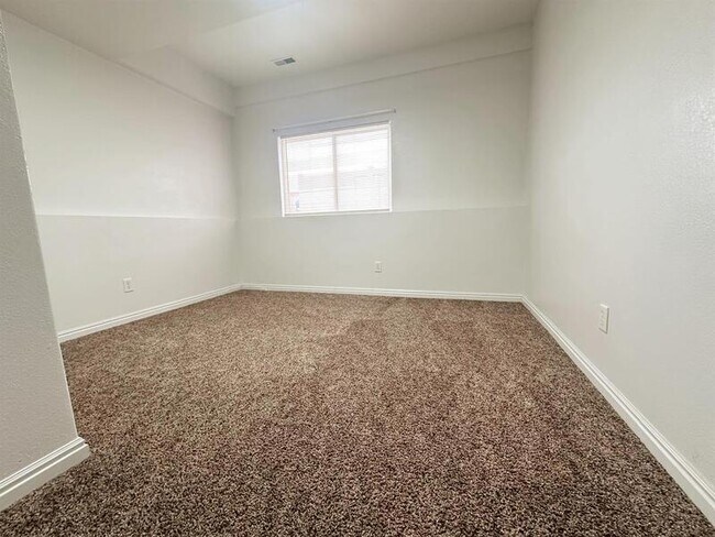 Building Photo - 759 W 400 N