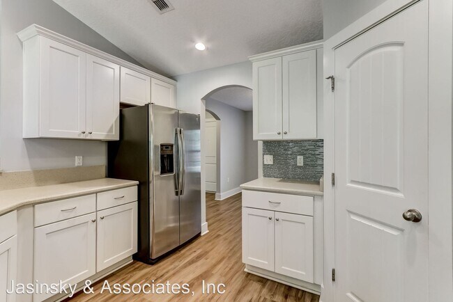 Building Photo - 3 br, 2 bath House - 321 S. 14th St