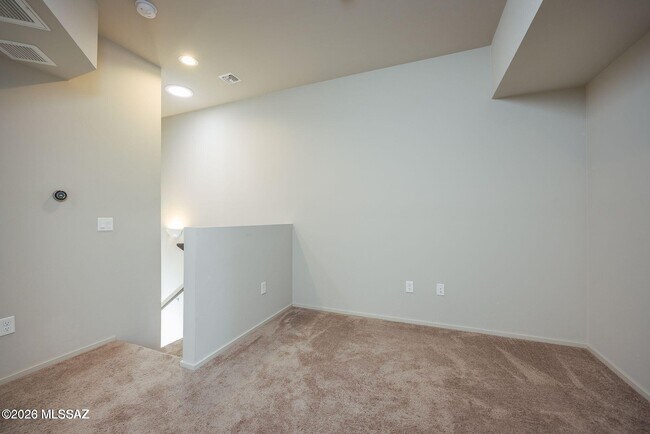 Building Photo - 848 E Park Modern Dr