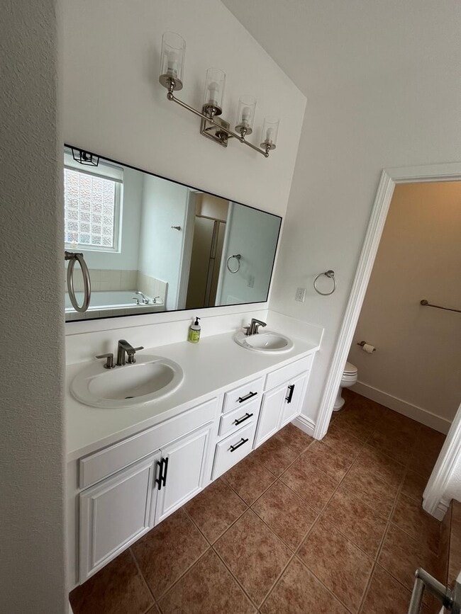 Building Photo - Well-maintained 3-bedroom, 2-bath home