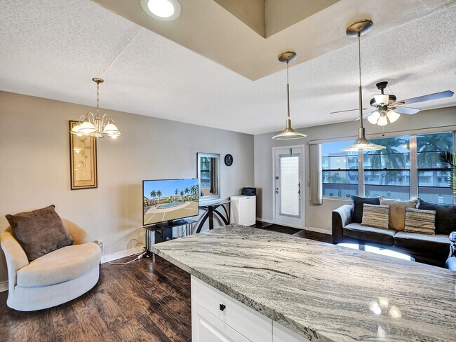 Building Photo - 3014 Cornwall A