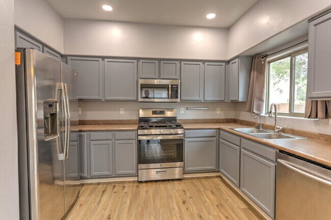 Building Photo - Rancho Sahuarita