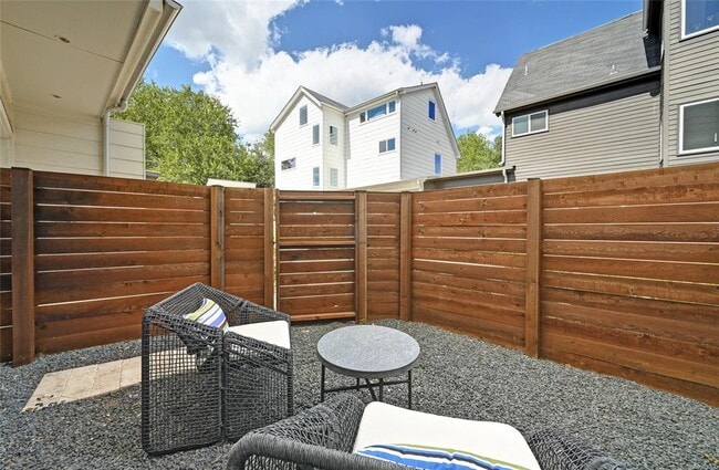 Building Photo - 2502 Southland Dr