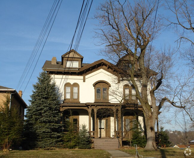 Building Photo - 202 Lincoln Ave
