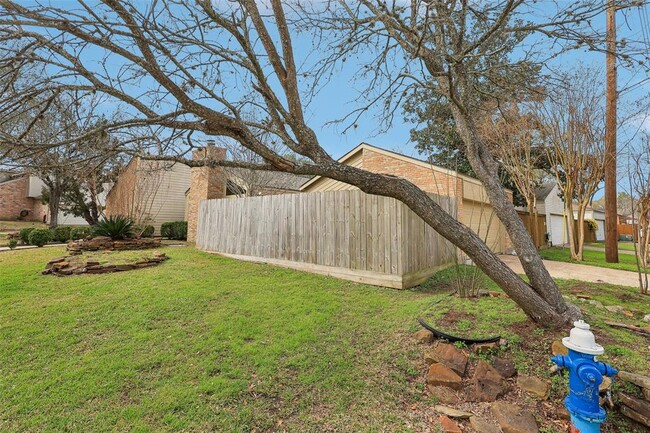 Building Photo - 12800 Briar Forest Dr