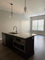 Building Photo - 6633 Dale Dr