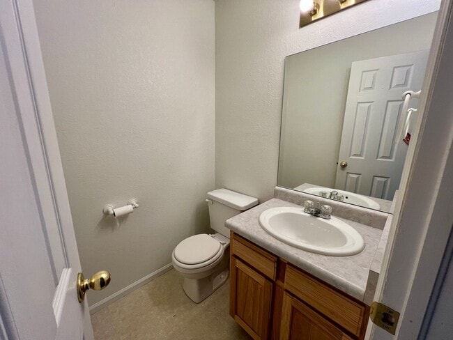 Building Photo - Townhome for Rent in New Castle