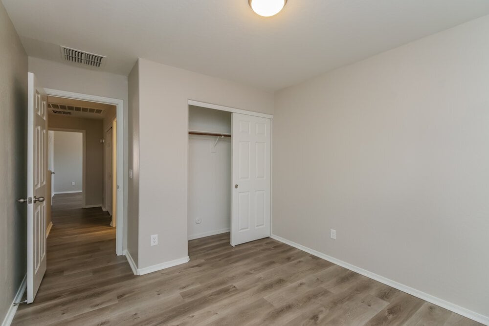 Building Photo - 1942 E Ebony Pl