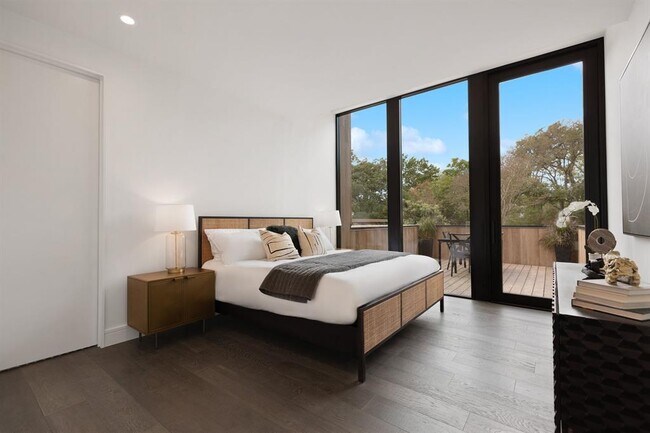 Building Photo - 2407 W 10th St