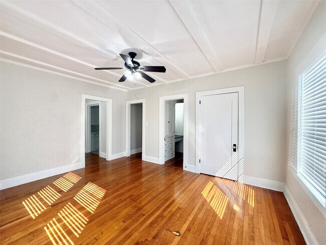 Building Photo - 3920 Fannin St