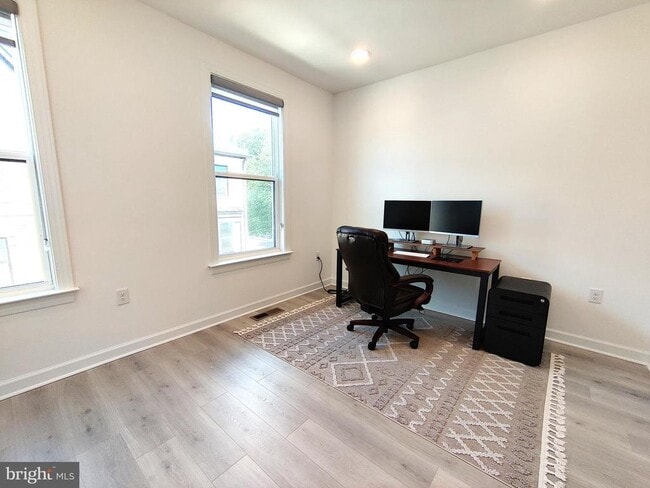 Building Photo - 5002 Longmire Wy