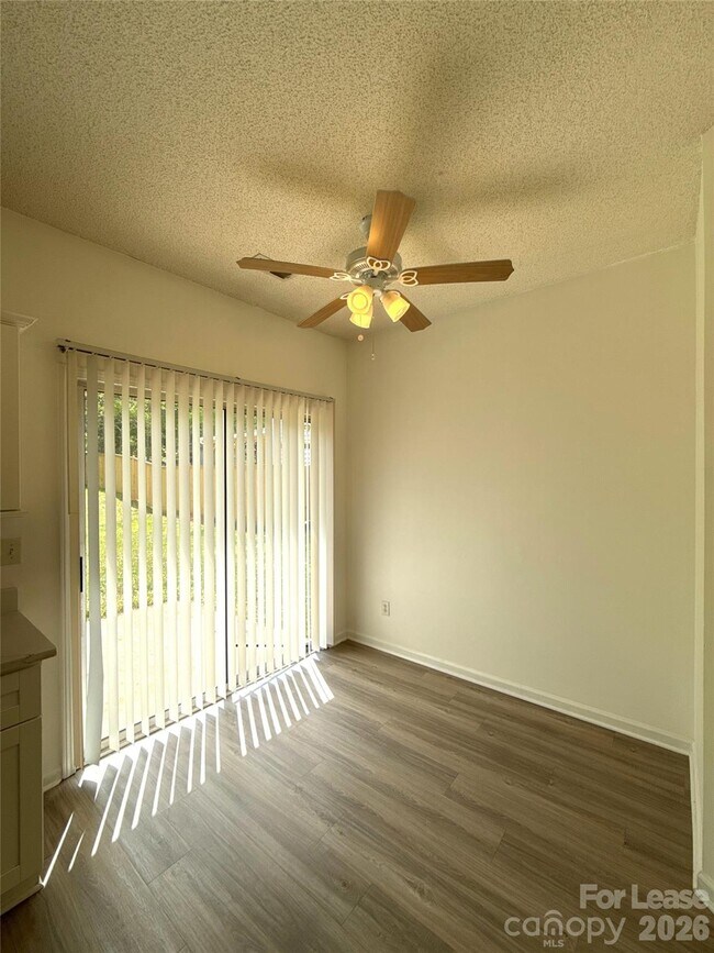 Building Photo - 10218 Ridgewell Ct