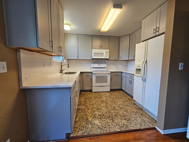 Building Photo - Fabulous 4 Bed Home Near Buckley Space Force Base