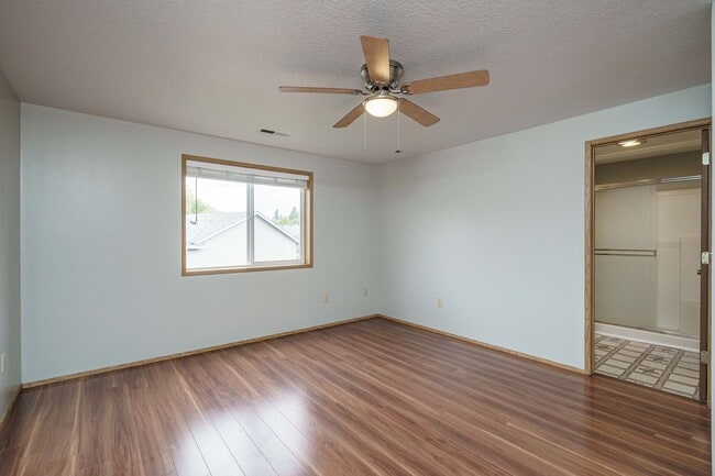 Building Photo - 3 Bedroom 2.5 Bath with workshop and fence...
