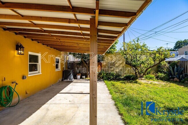 Building Photo - 1616 Fern Pl